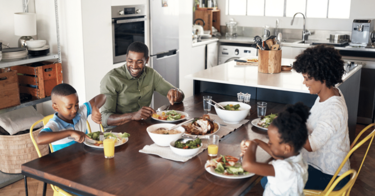 Struggling at the Family Dinner Table? How to Come Together & Enjoy 5 NW Family Dinner Table
